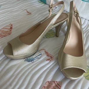 Gold pumps